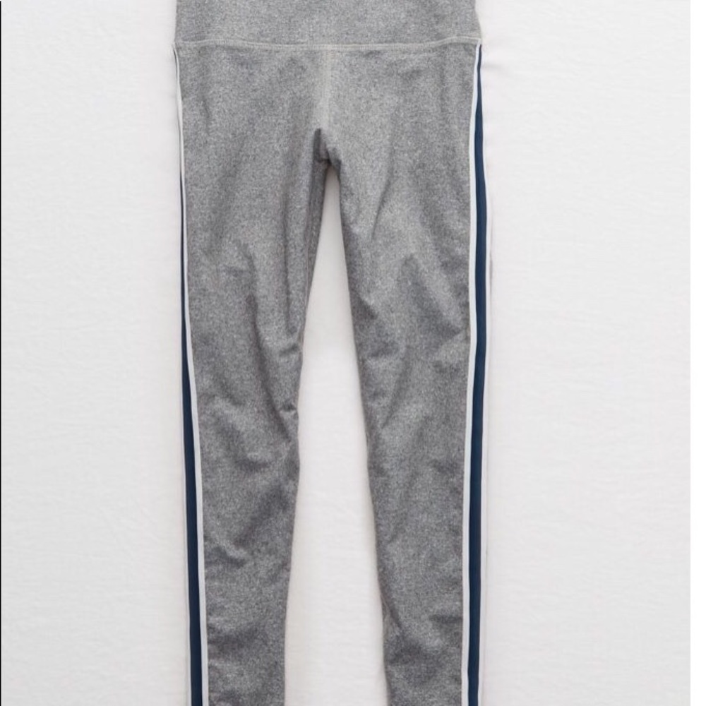 NEVER WORN AERIE LEGGINGS